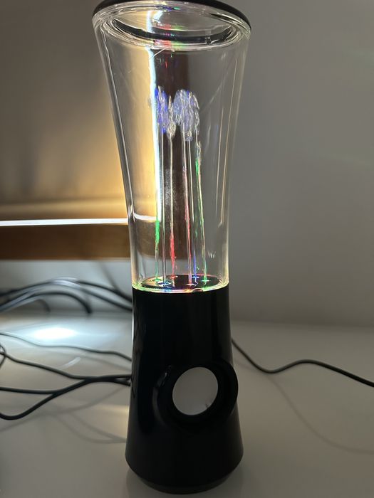 Colunas som com led e agua