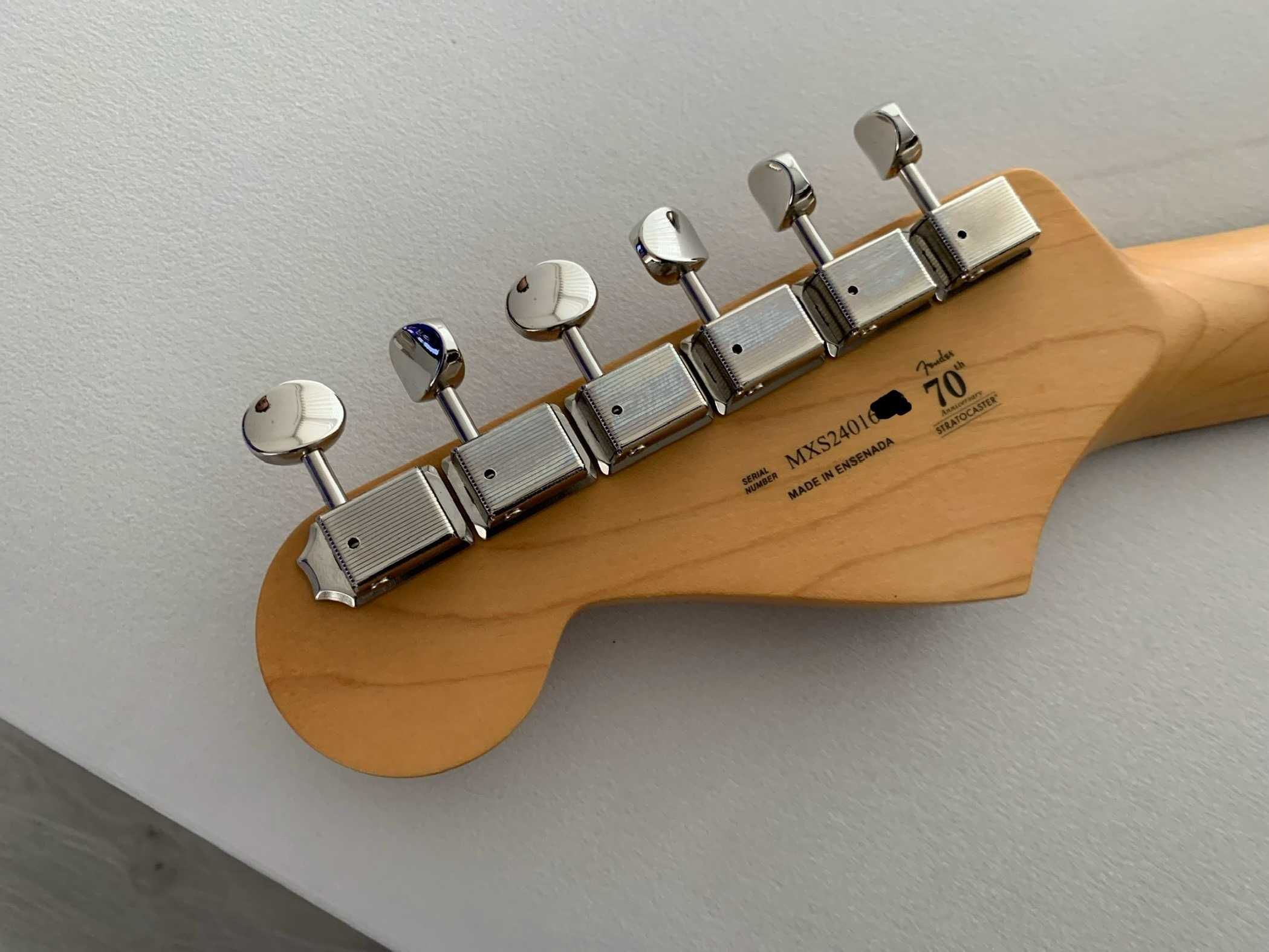 Fender Stratocaster Player II (Coral Red)