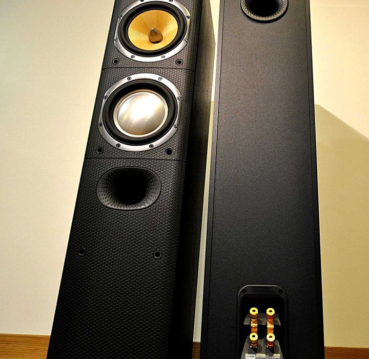 Colunas B&W 603 S3 150 W c/ novas um must em audiofilia