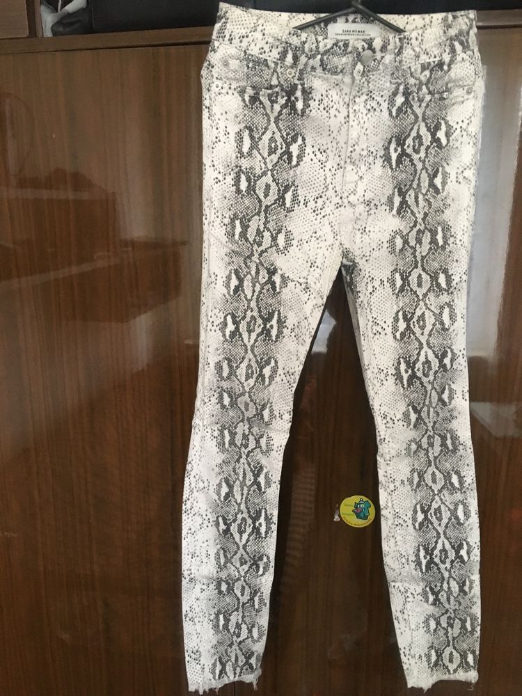 Jeansy z wysokim stanem wężowe rurki Zara Doda 34 XS