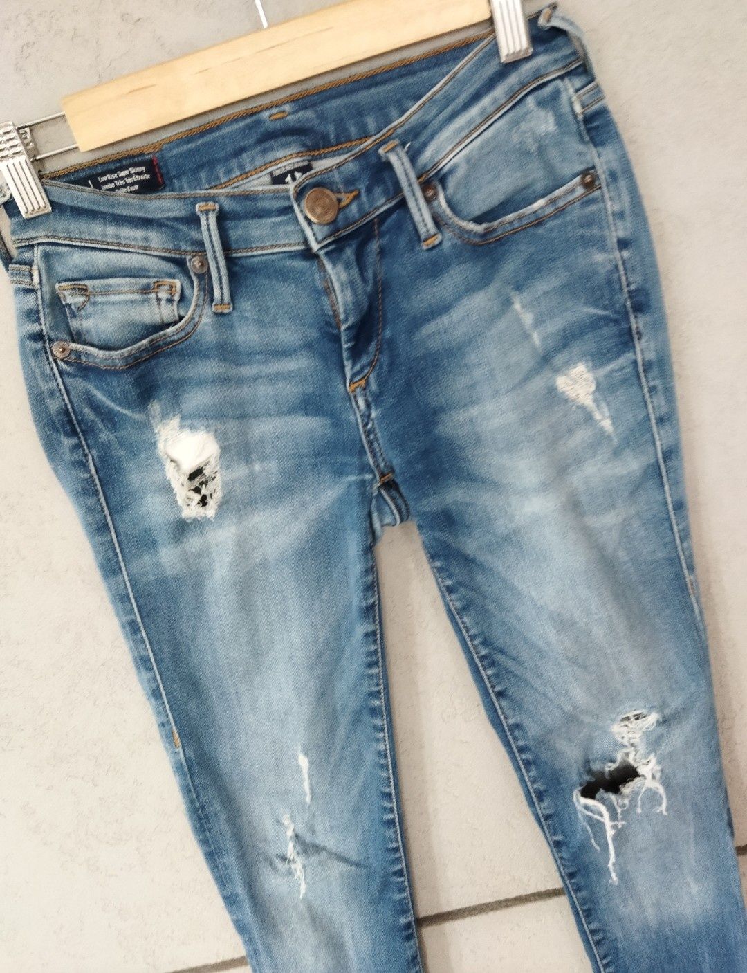 Spodnie jeansowe dżinsowe jeansy True Religion dziury