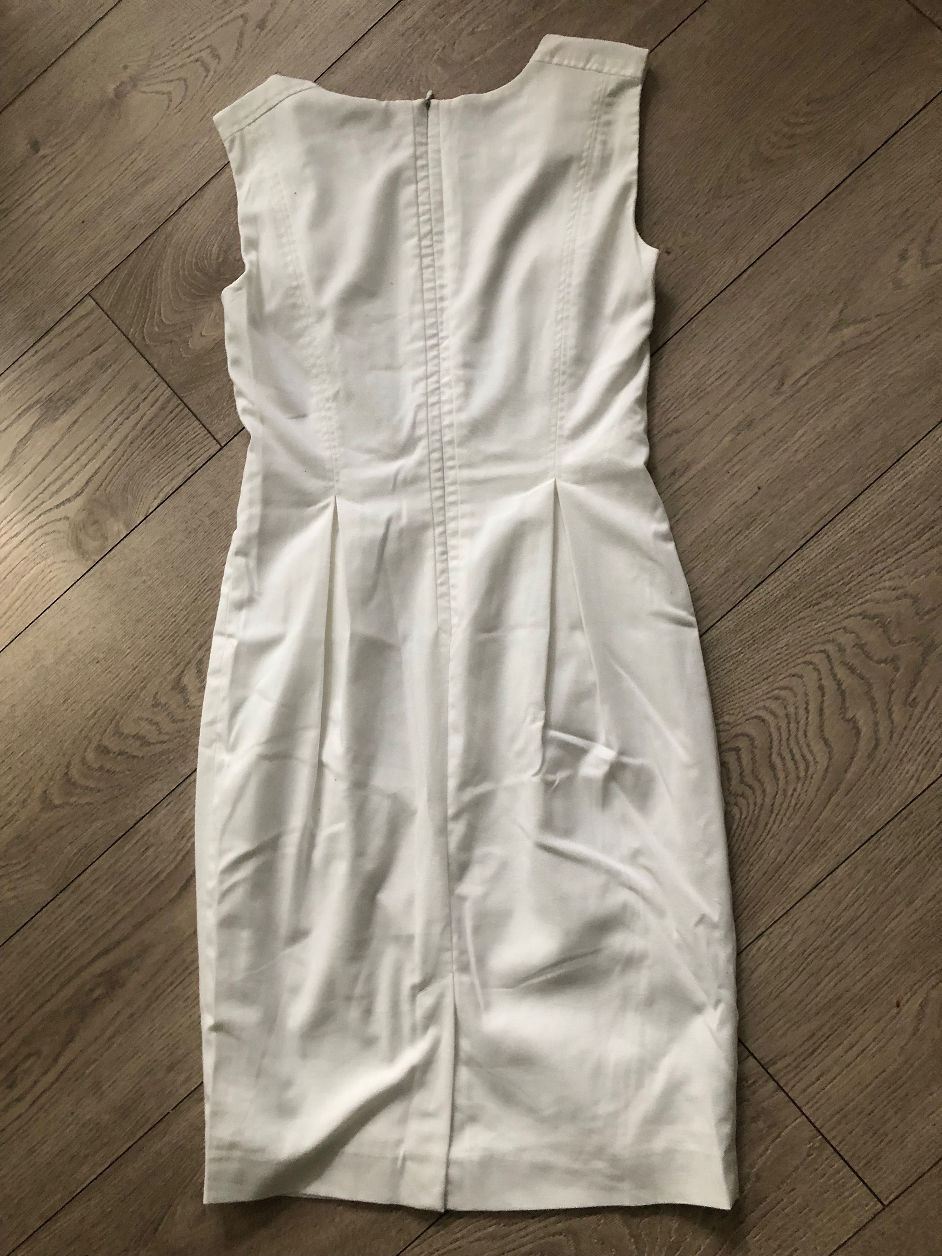 Biała klasyczna sukienka