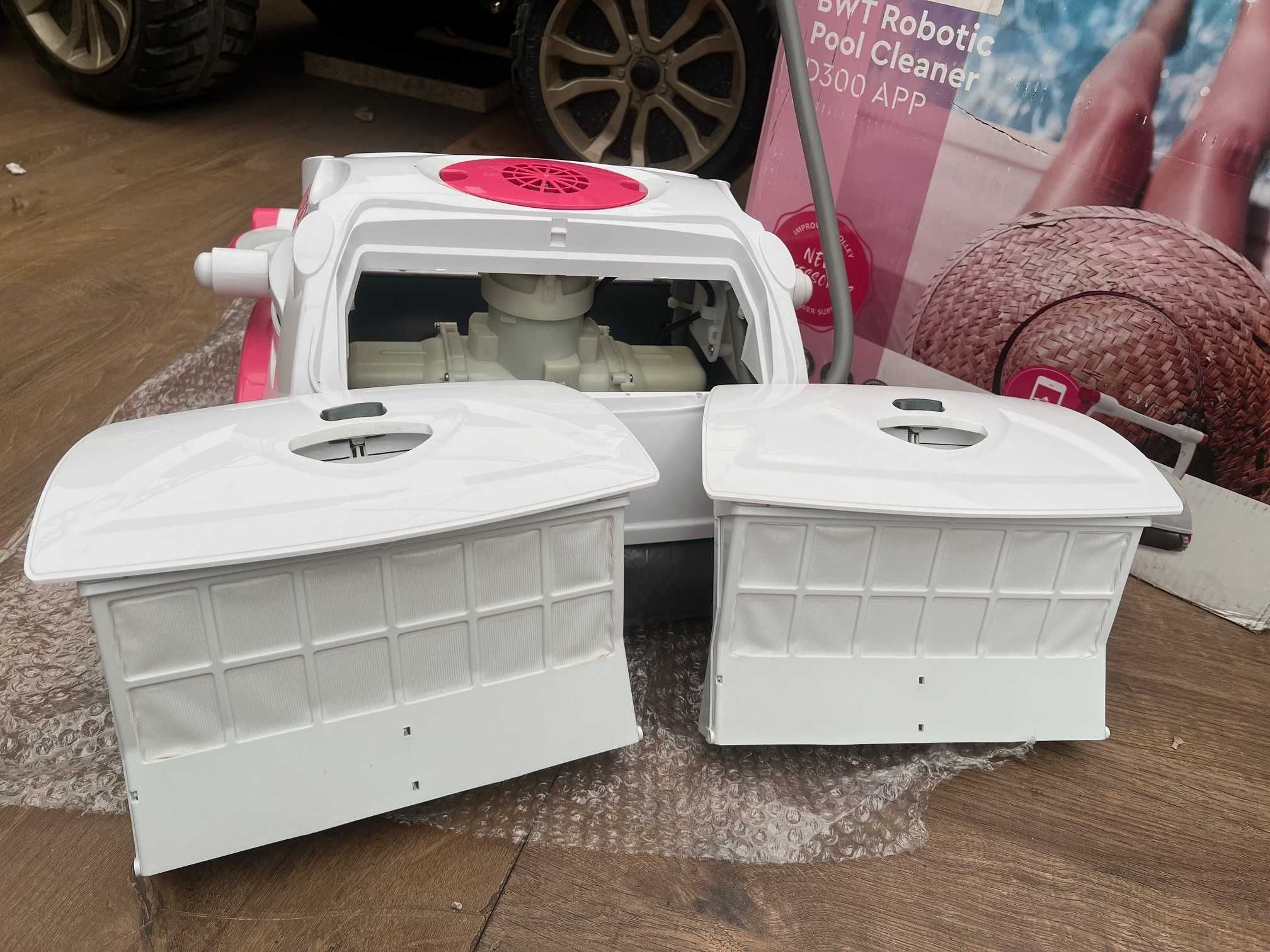 BWT D100 PLUS  smart robot czyszczący do basenu robot basenowy