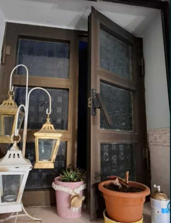 Portas e janelas em Alumínio castanho com vidro simples