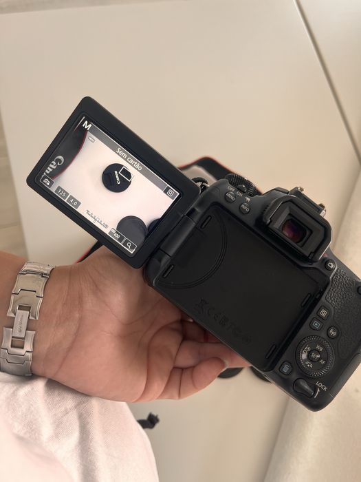 Canon 77D + 18-55mm