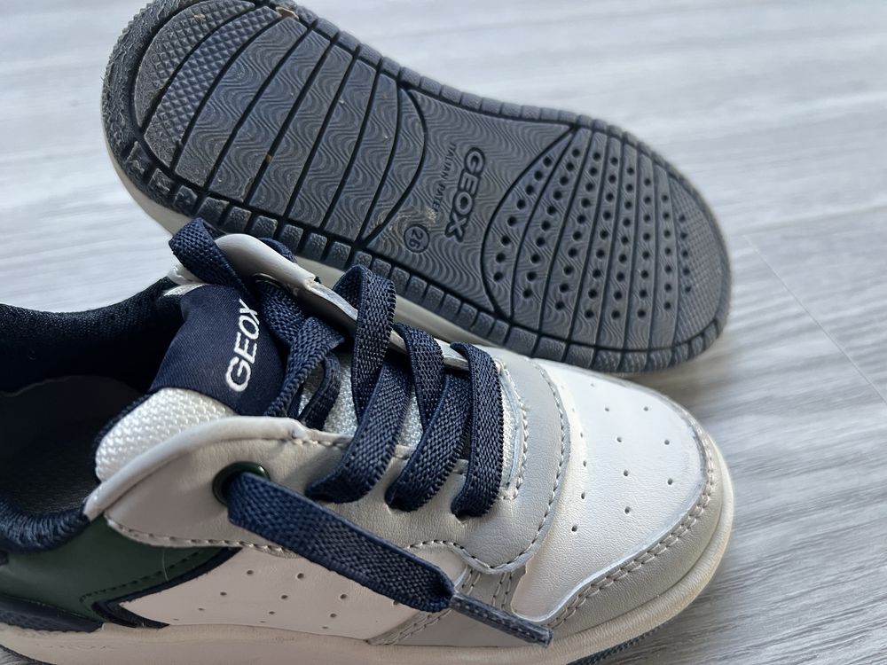 Geox menino azul / verde e branco