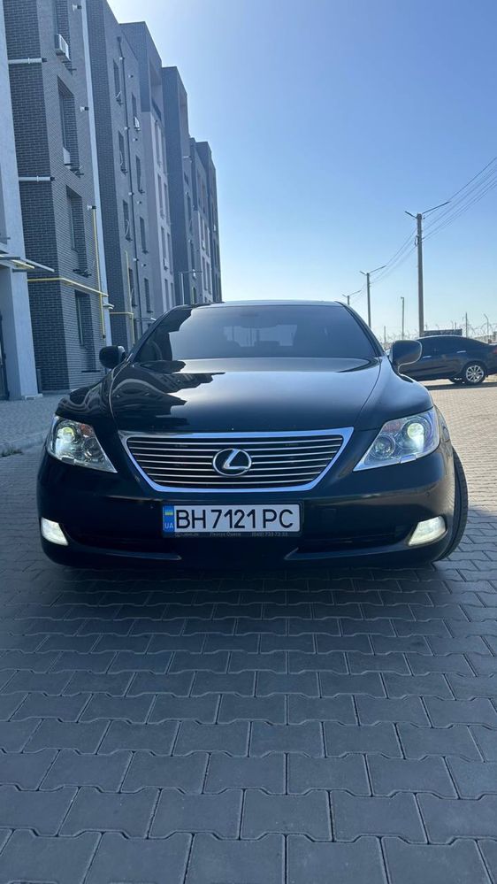 Продам хорошего черныша LS 460