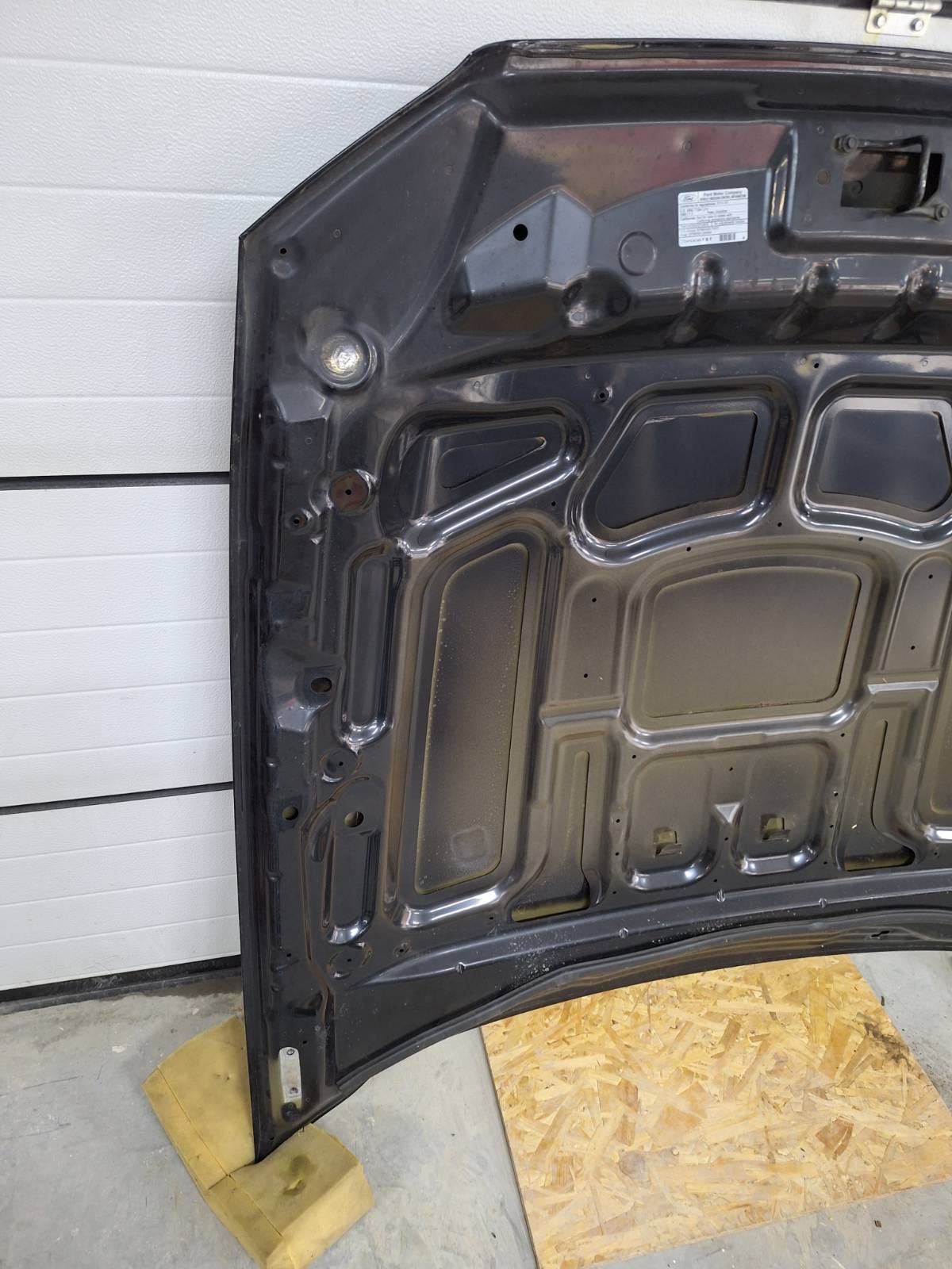 Maska ford mustng 2013, 2014 s197 5 grn w kolor UA czarna nr 26