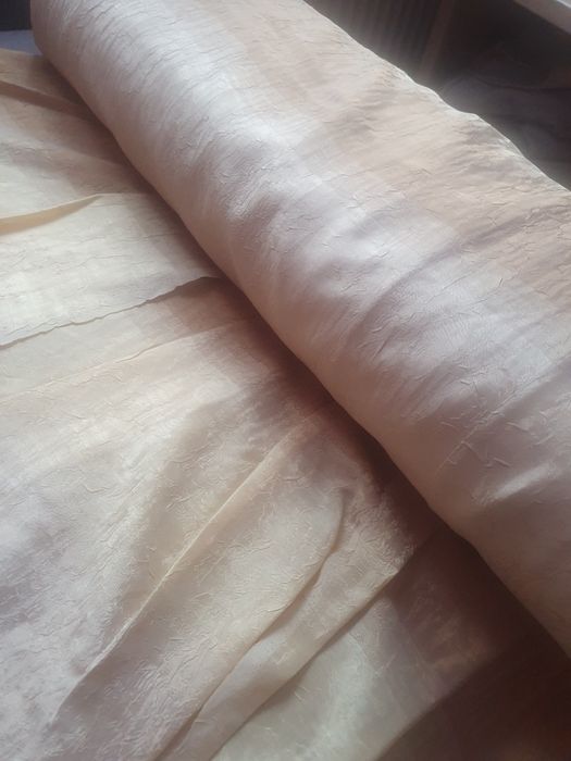 Tkanina zasłonowa w belce.