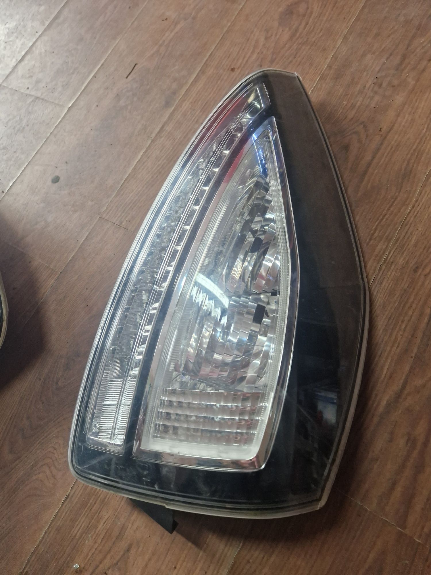 Lampa prawa tył Mazda 5 led eu