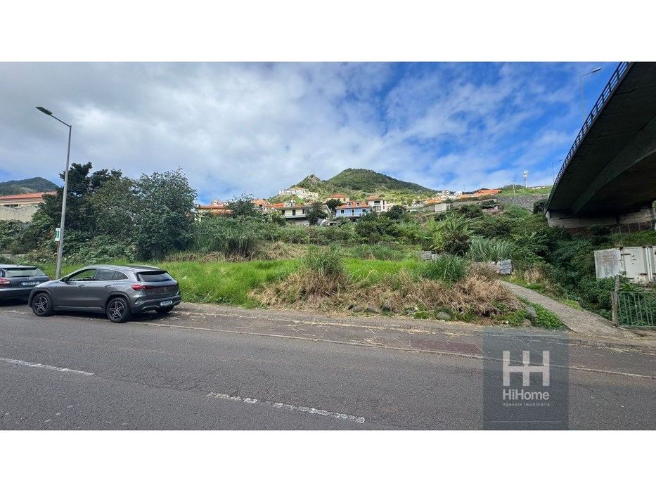 Terreno com 560 m2 em Machico