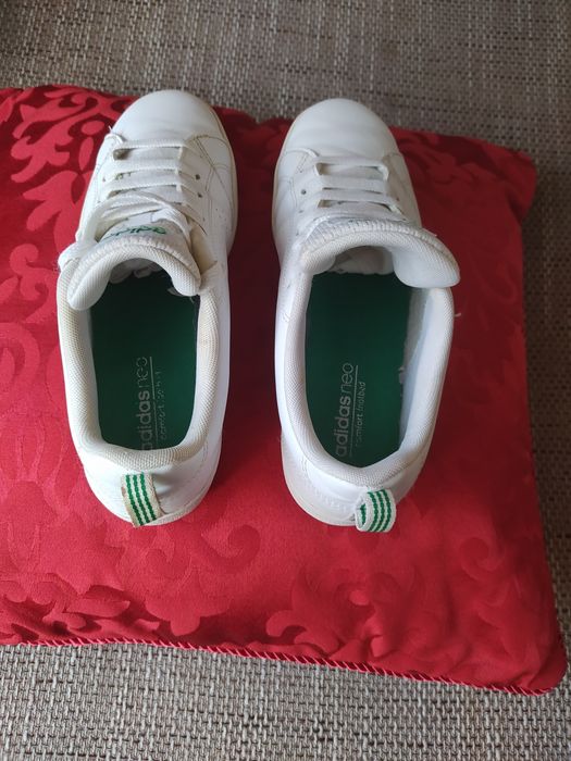 Buty Adidas Neo Comfort, roz 35/5 , białe sznurowane.