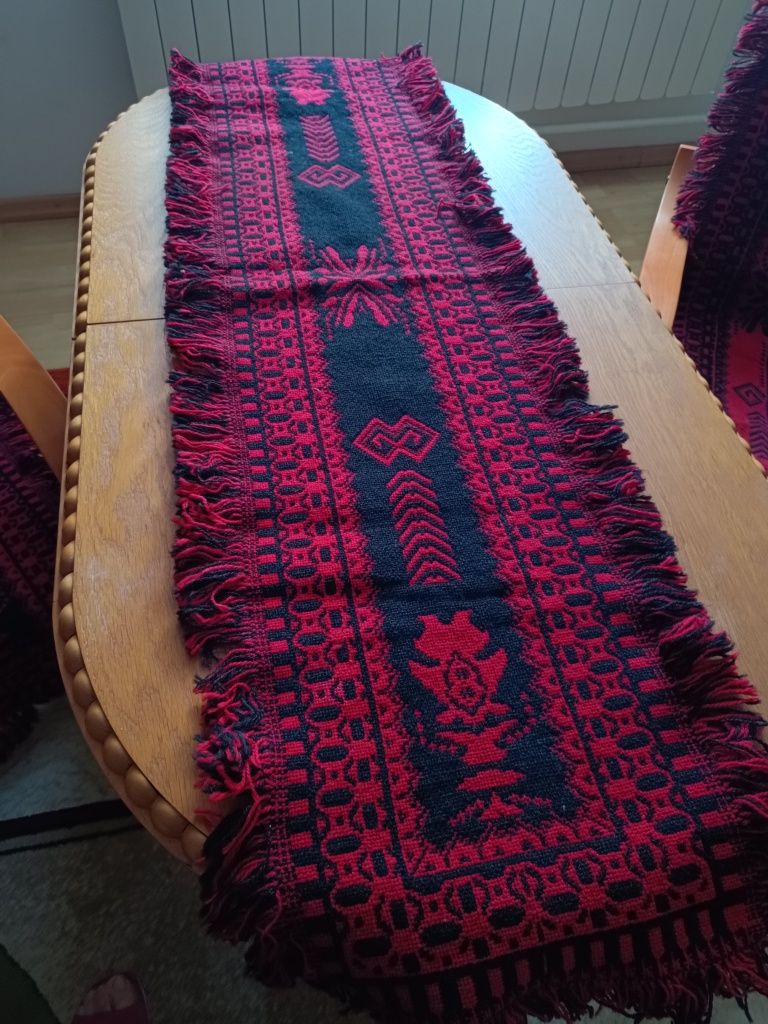 Narzuta na fotele i bieżnik z czasów Prl
