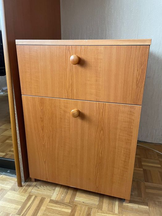 Szafka nocna z płyty laminowanej