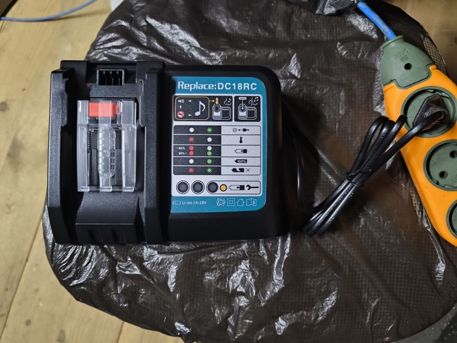 Пристрій для швидкого заряджання Li-ion акумуляторів Makita 14.4-18В,