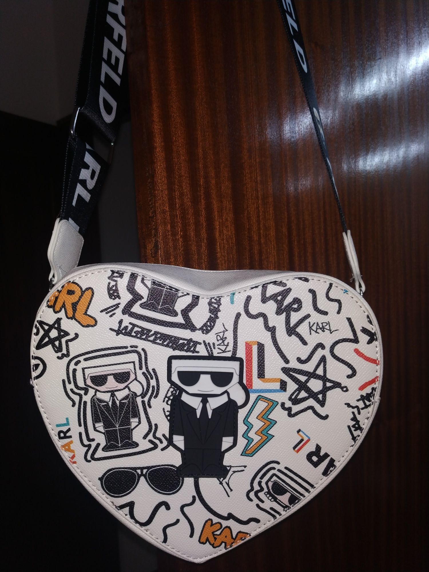 Bolsa tiracolo formato coração