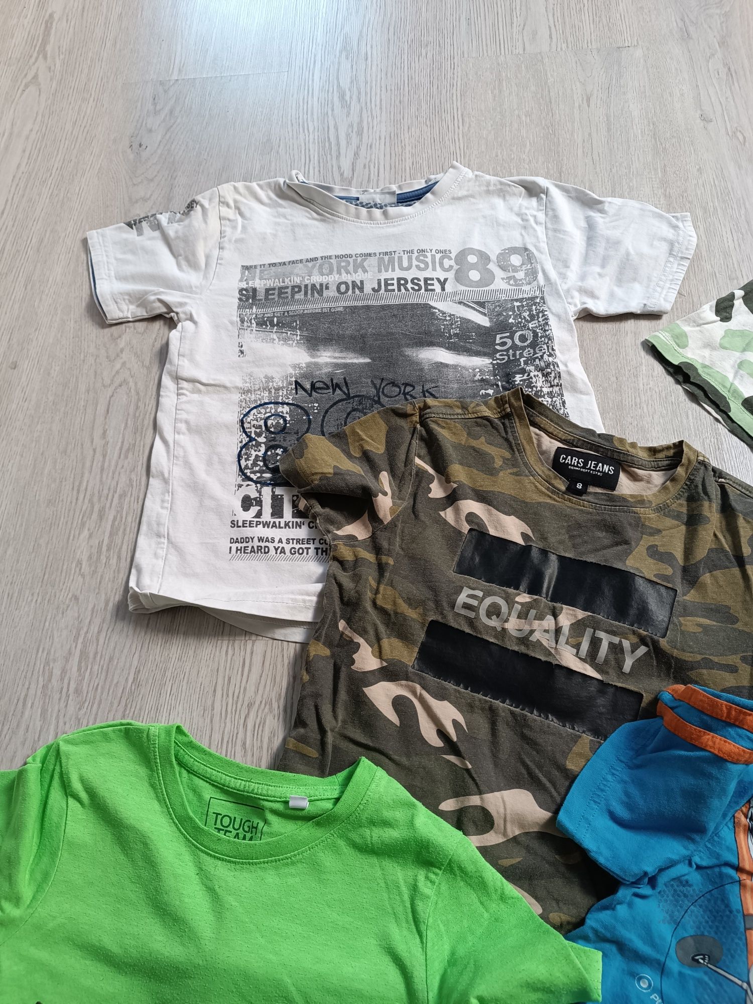 5 koszulek 128 plus 1 gratis