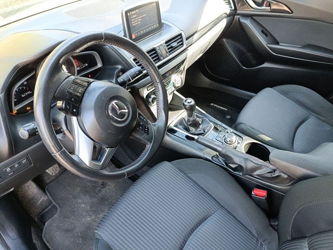Mazda 3 2015r  2.2  diesel. bezwypadkowa bardzo bogata wersja