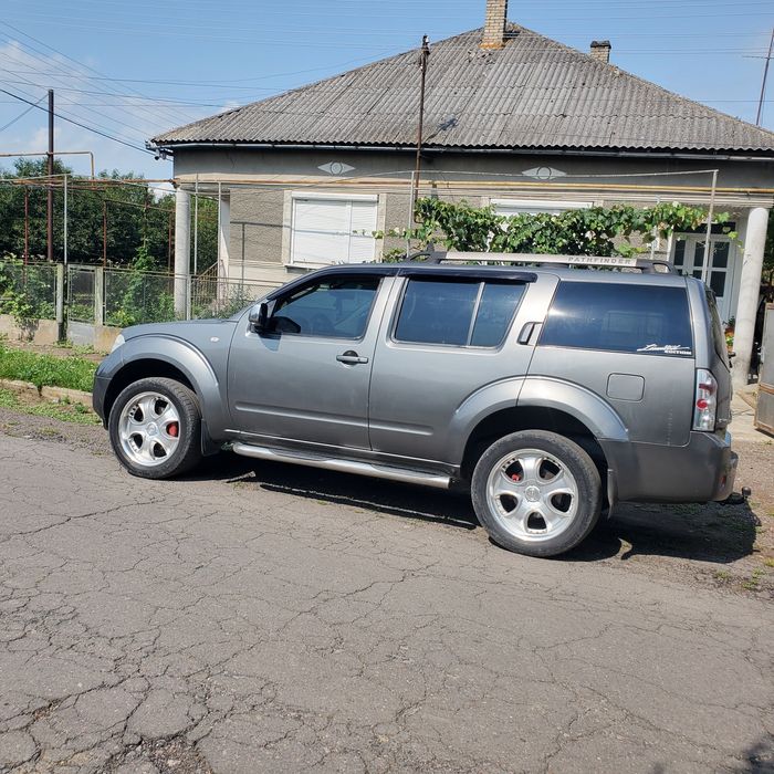 Авто nissan pathfinder