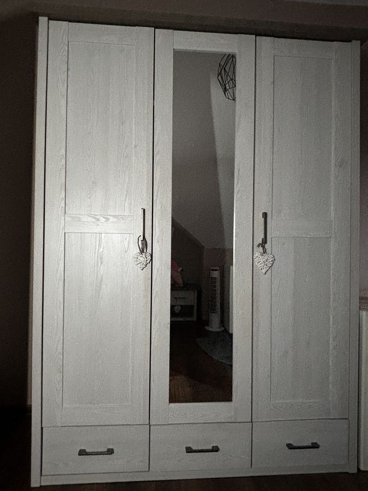 Szafa 3 drzwiowa z lustrem