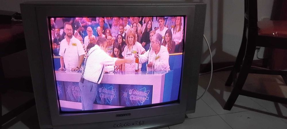 Televisor CRT Samsung (ecrã de 70 cm na diagonal)