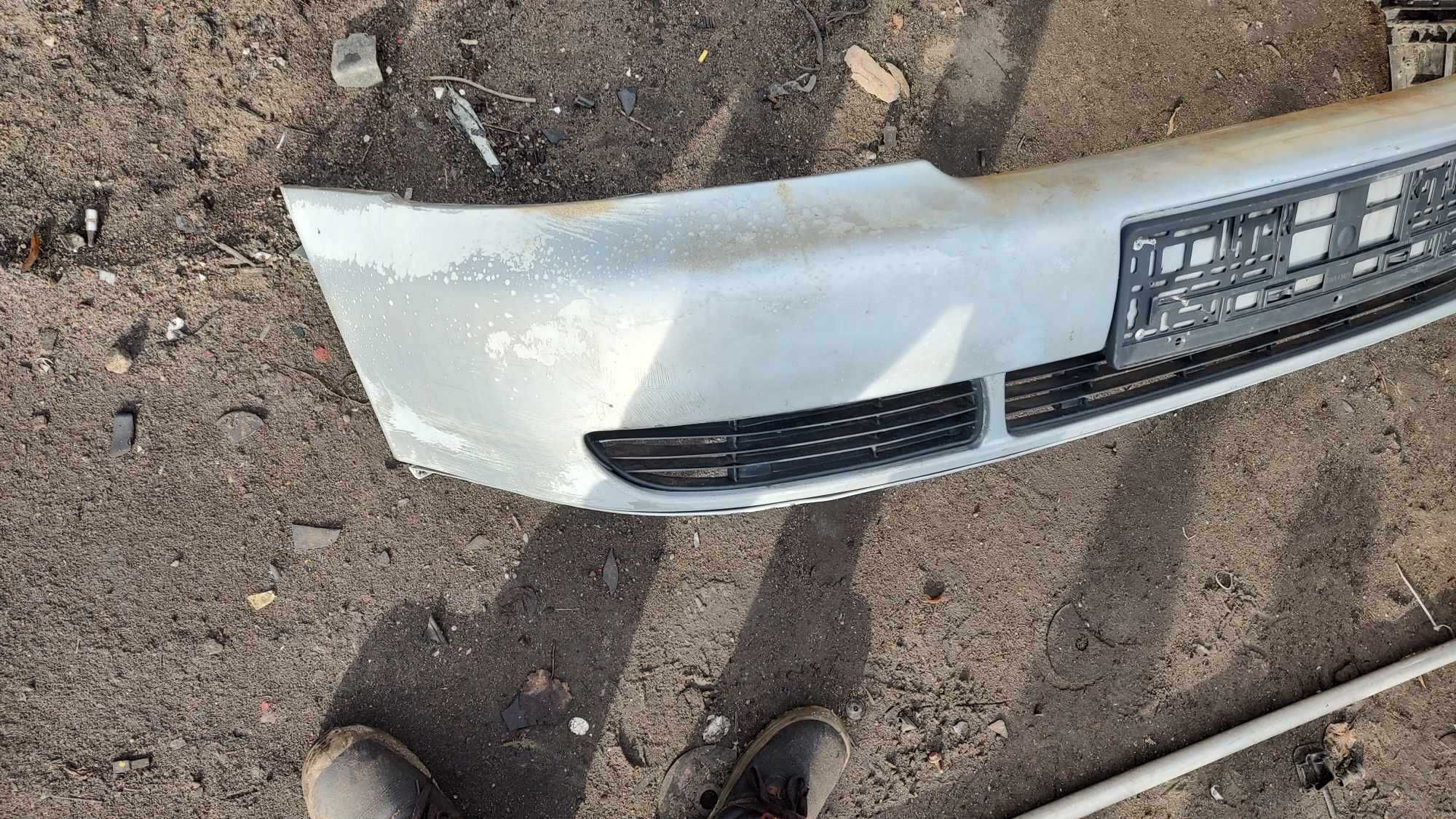 Zderzak przód przedni Audi a4 b5 LY7M