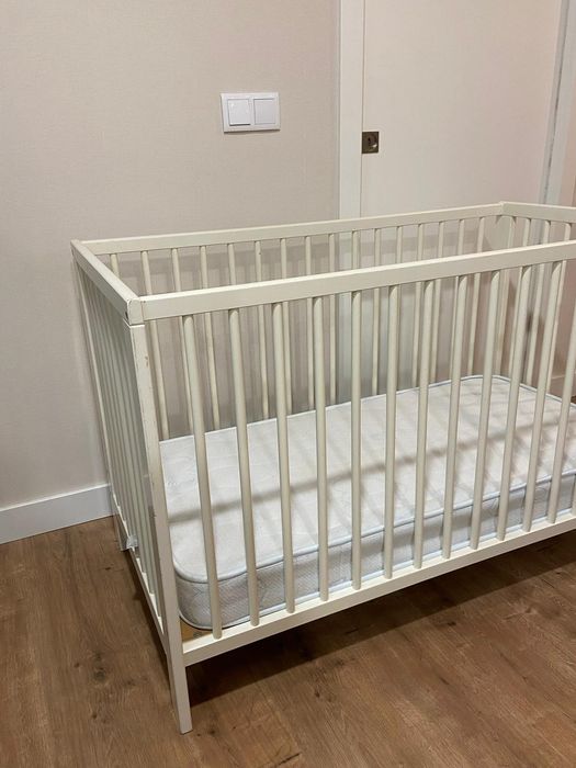 Berço de bebe / Cama de bebé + colchão de molas