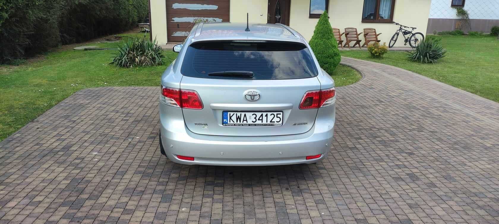 Sprzedam TOYOTĘ Avensis 2011