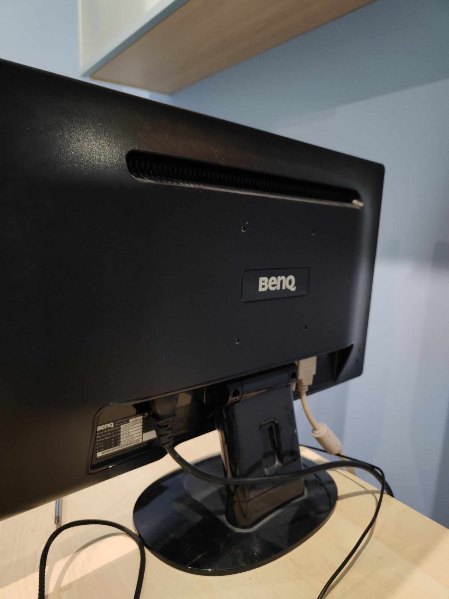 Zestaw komputerowy z monitorem – gotowy do pracy!