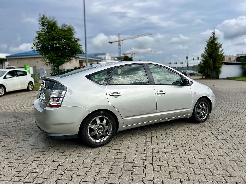 Samochód do Wynajęcia Wynajem Aut pod cele osobiste Prius Automat