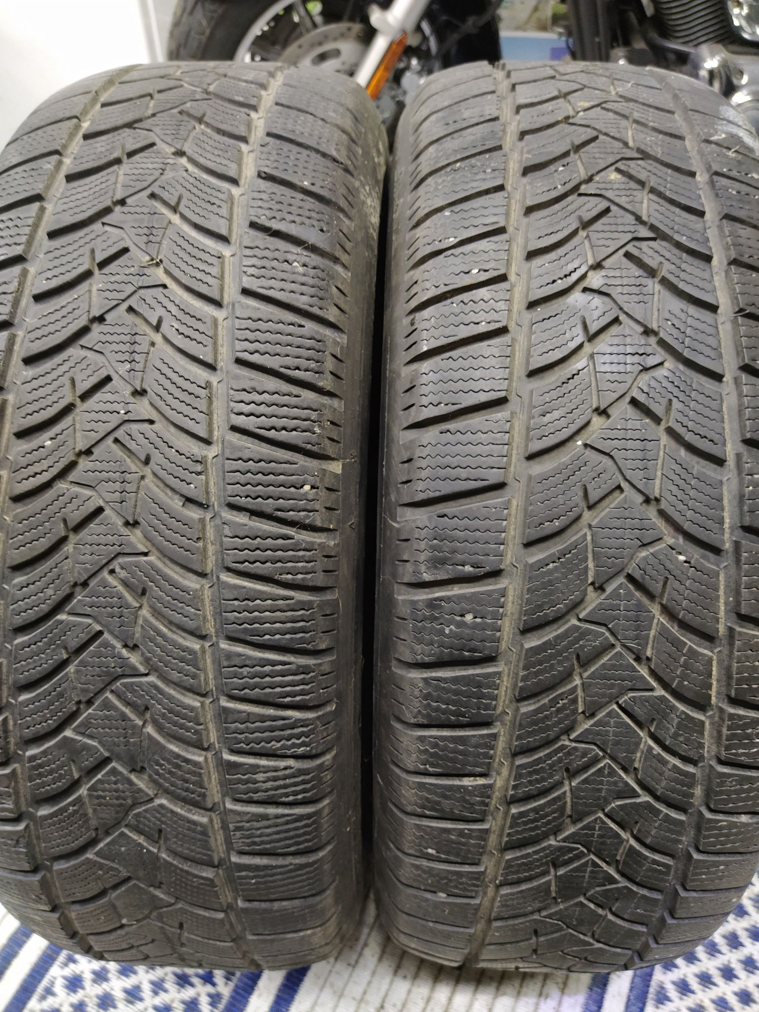 2 Opony zimowe 235/60r18 DUNLOP 2018r 6mm