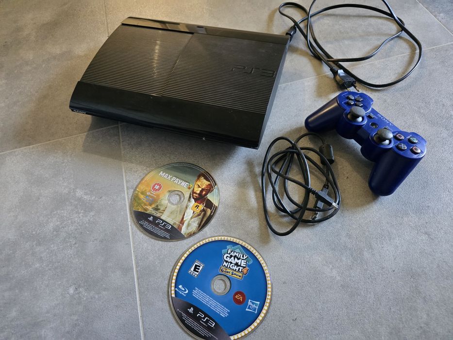 Zestaw Konsola Playstation PS3 super slim model CECH-4004A + Pad + Gry