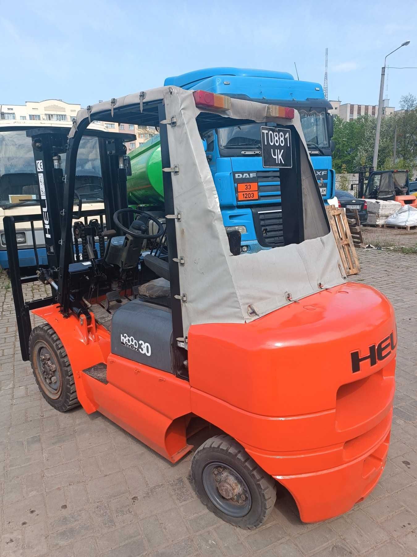 Навантажувач дизельний HELI CPCD 30 2006 рік 3 тн