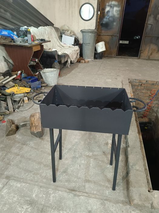 Мангал на 8 шампурів. Метал 3 мм. Зварний, на ніжках