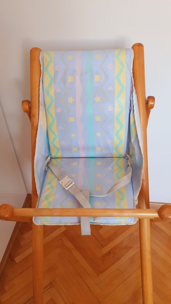 Drewniane krzesełko do karmienia firmy Mothercare