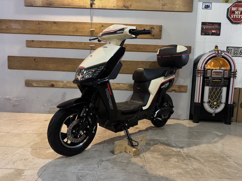 Scooter eletrica sem carta Voltrish Azores