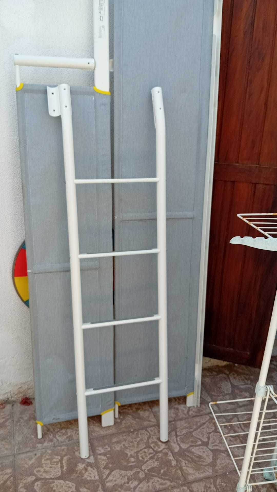 Cama alta do IKEA