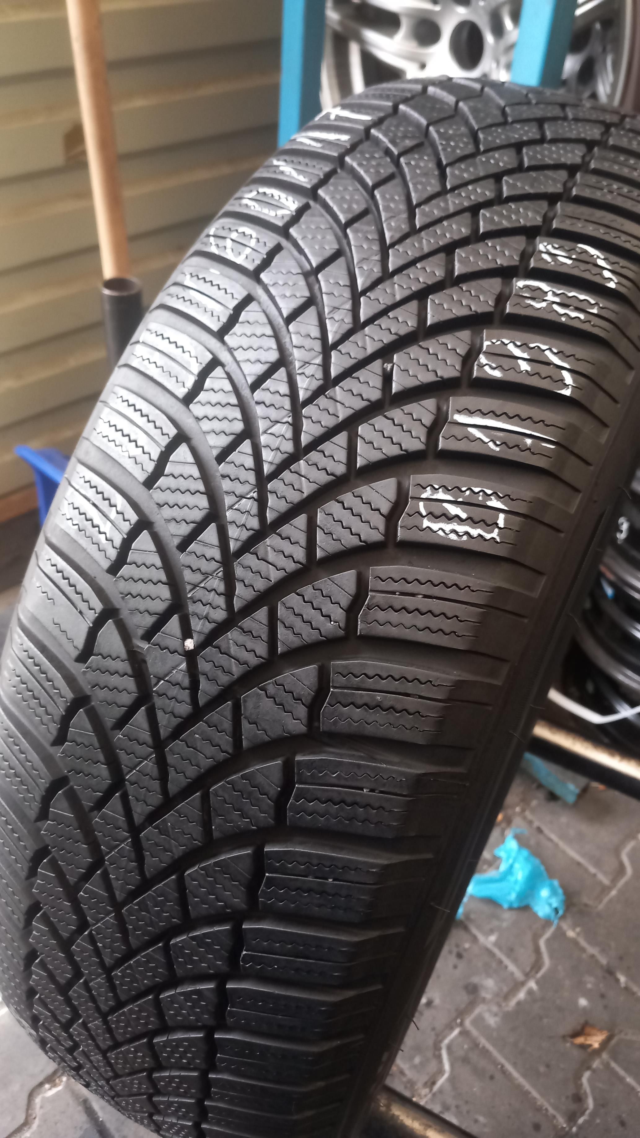 205/60/17 Bridgestone Blizzak LM005 93H