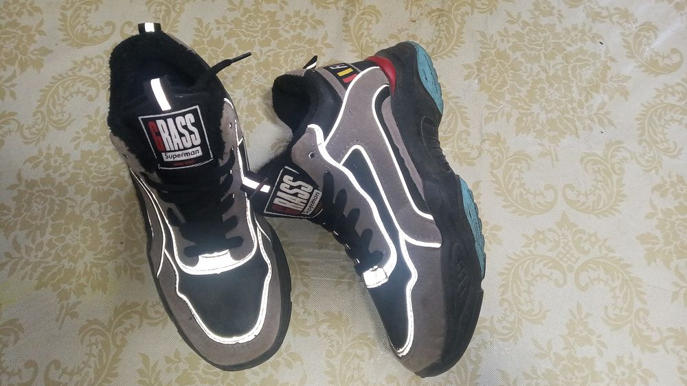 Продам кросівки теплі з хутром 37р