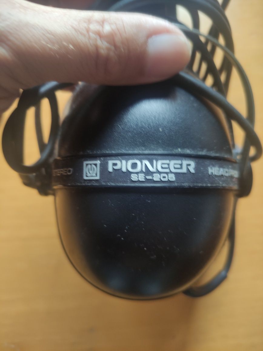 Headphones 1974 - Pioneer SE-205