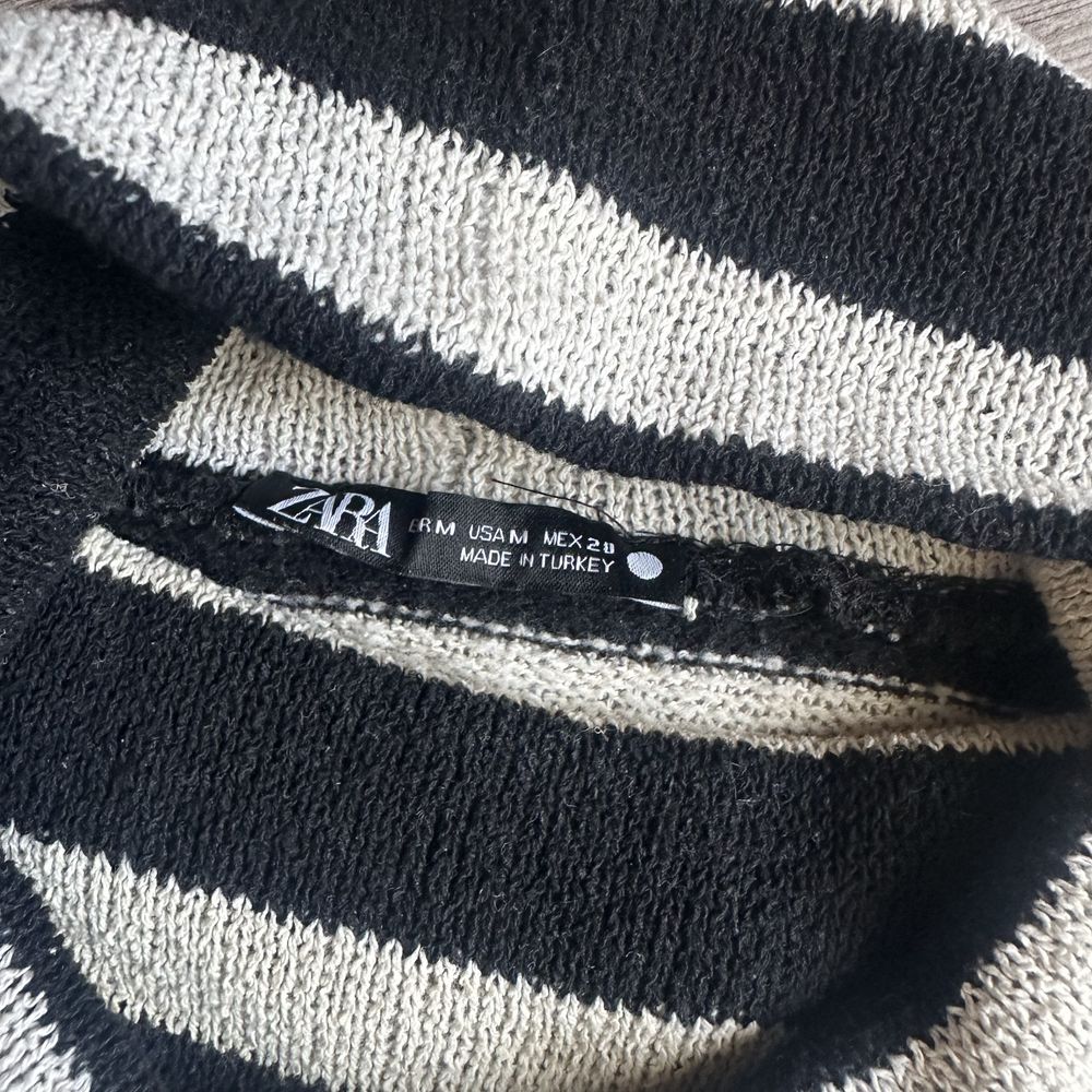 Oversizowy sweter z golfem ZARA w poziome paski - rozmiar M