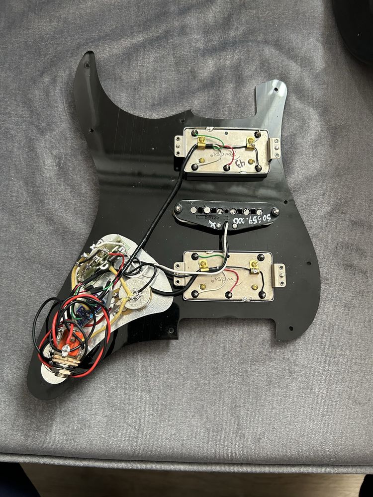 Przetworniki gitarowe fender Stratocaster razem z osprzętem