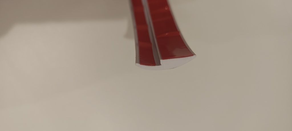 Biała listwa progowa, przypodłogowa, gumowa, nowa 103x 3 cm