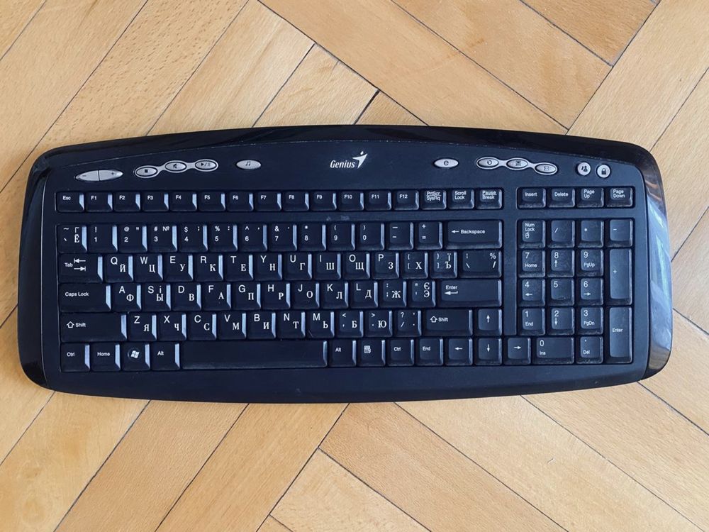 Безпроводная клавиатура  Genius.