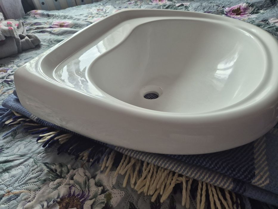 Продаю умивальник.