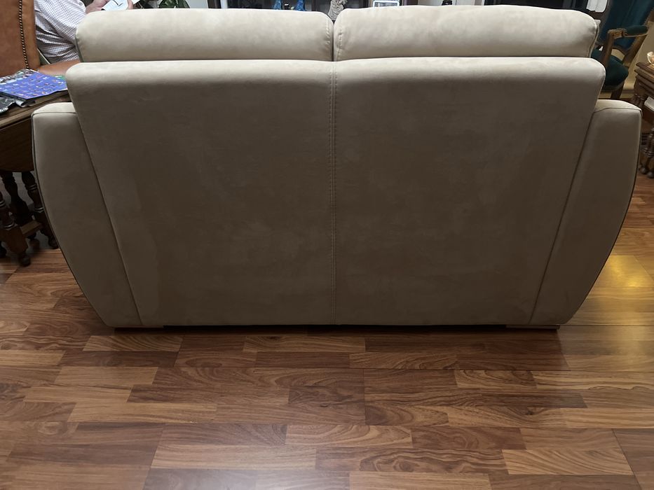 Sofá de dois lugares