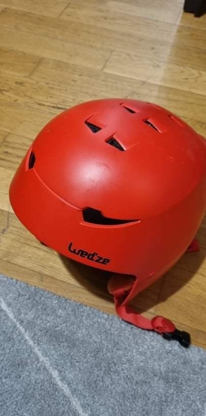 Narty buty i kask juniorski.