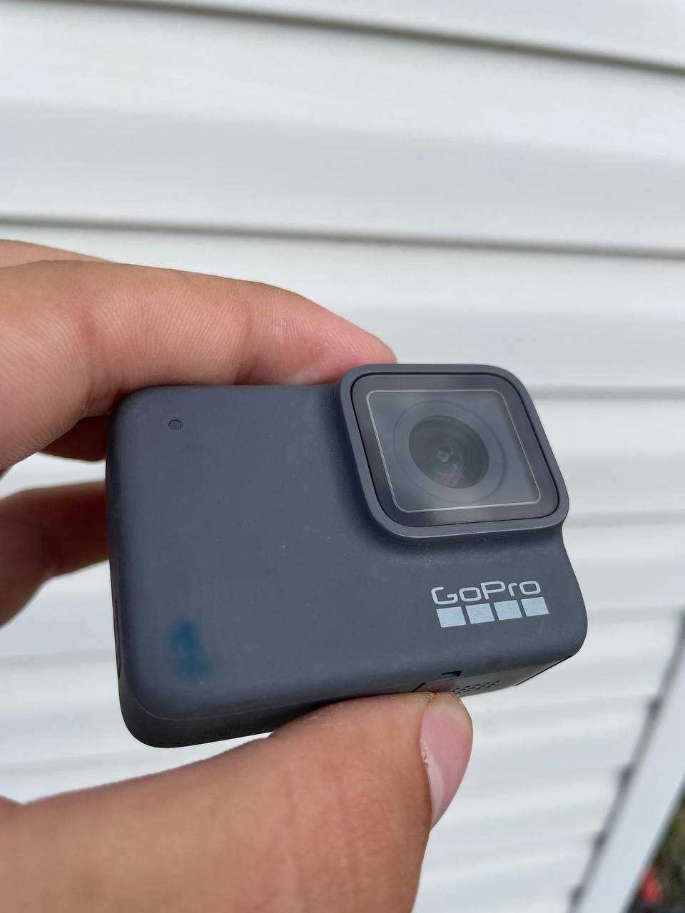 Екшн камера GoPro HERO7 Silver в чудовому стані, з комплектом