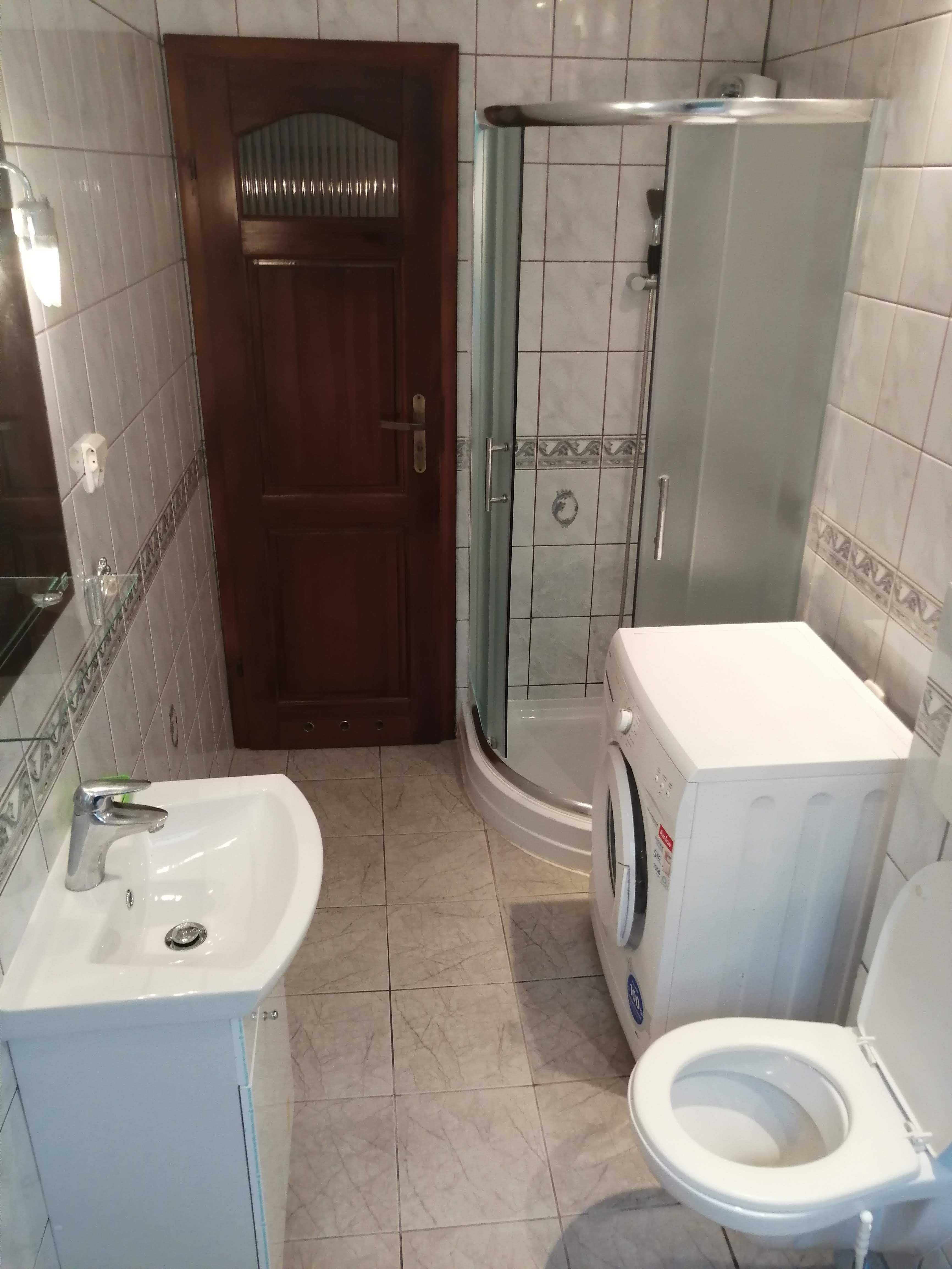 Dla pracowników, 450 zł.  od osoby + media dla 12 os. Wrocław Krzyki.