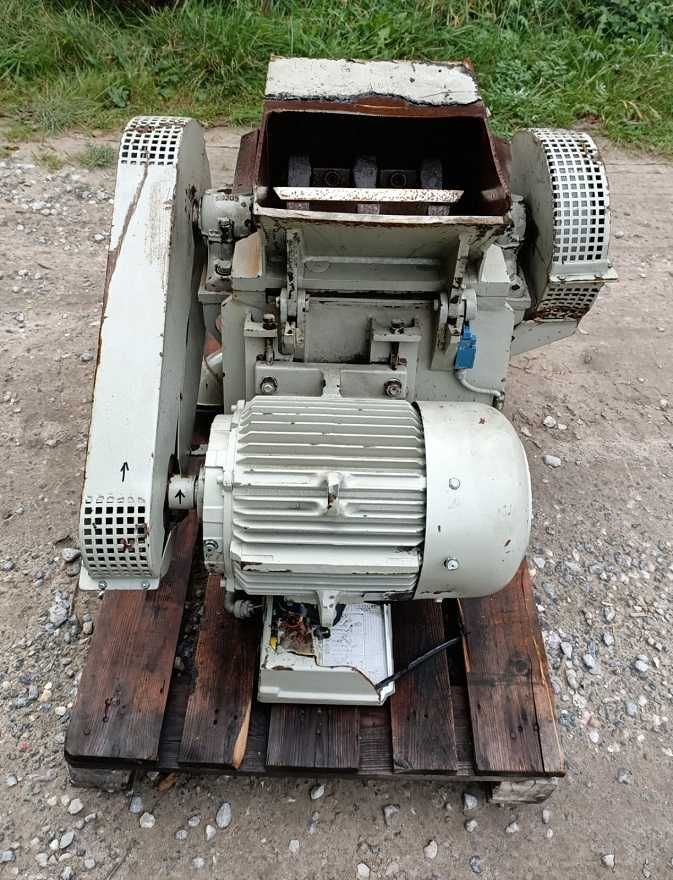 Granulator młynek do recyklingu rozdrabiania plastiku drewna 7,5KW 20r